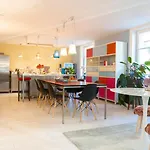 Apartament Stylish Garden-gem By Lake: Pet-friendly &
