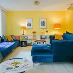 Stylish Garden-gem By Lake: Pet-friendly &