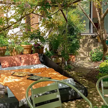 Apartment Stylish Garden-gem By Lake: Pet-friendly & *