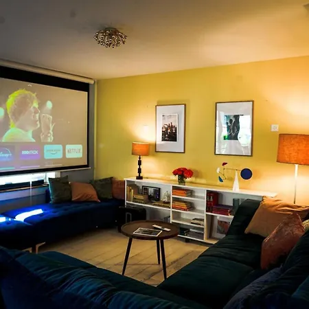 Stylish Garden-gem By Lake: Pet-friendly &