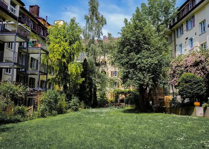 Stylish Garden-gem By Lake: Pet-friendly &