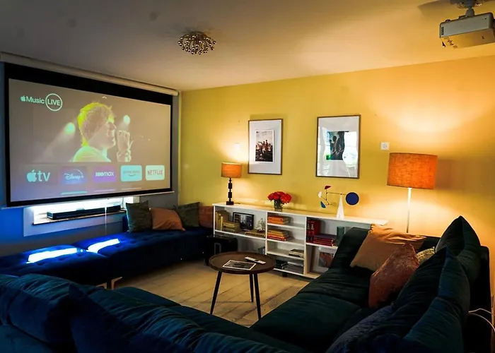 Stylish Garden-gem By Lake: Pet-friendly &