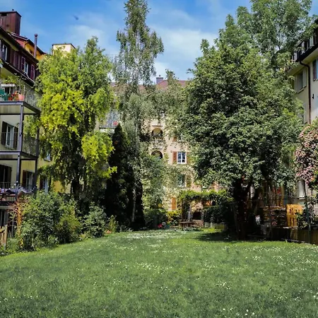 Stylish Garden-gem By Lake: Pet-friendly &