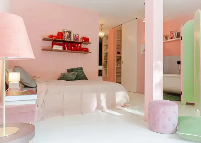 Stylish Garden-gem By Lake: Pet-friendly &