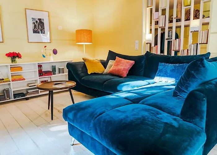 Stylish Garden-gem By Lake: Pet-friendly & Апартаменти