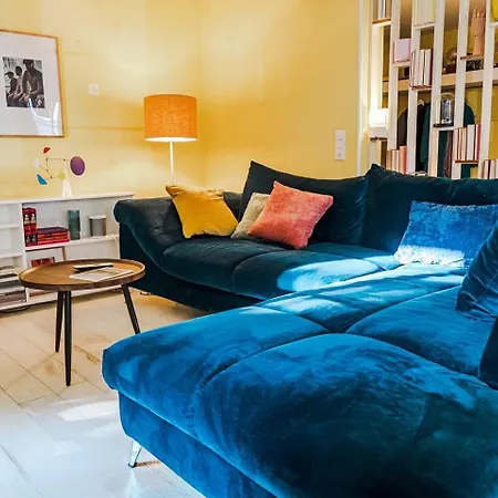 Stylish Garden-gem By Lake: Pet-friendly & דירה