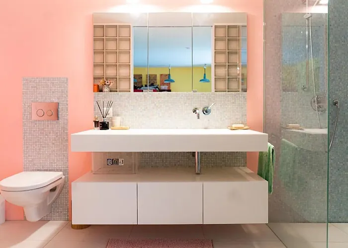 Stylish Garden-gem By Lake: Pet-friendly &